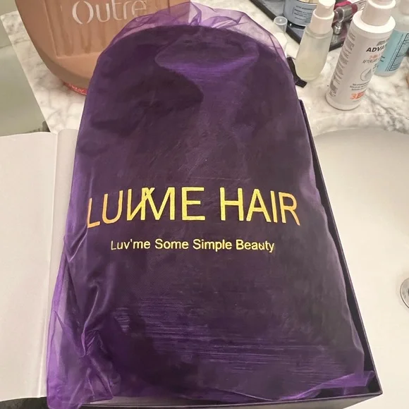 Black Hair Wig. Includes box/net, hair brush, and wig cap.. - Picture 7 of 8